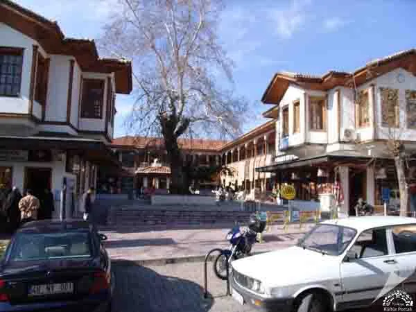 Tarihi Yağcılar Hanı ve Çınarlı Avlusu