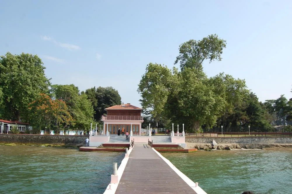 Tarihi Yalova Yürüyen Köşk ve Çınar Ağacı Koruma Alanı
