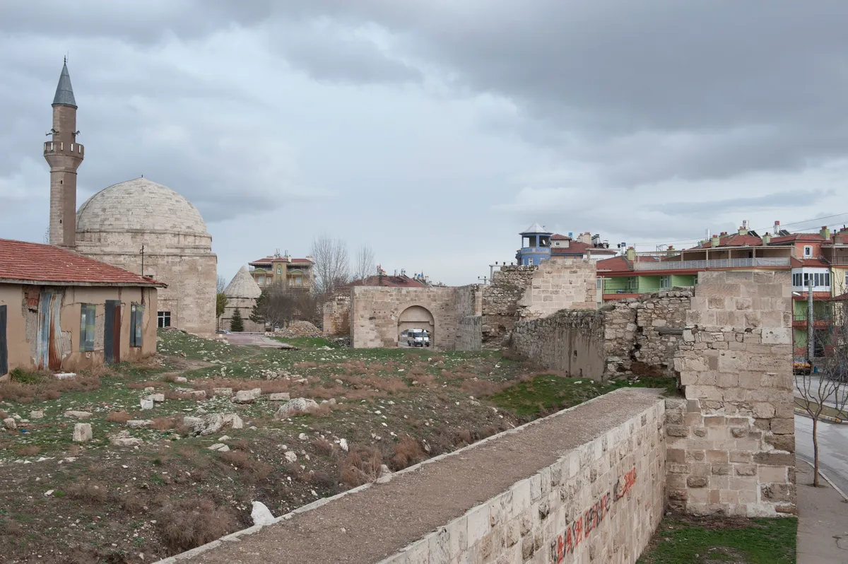 Tarihi Yunus Emre Camii ve Türbesi - Karaman Merkez