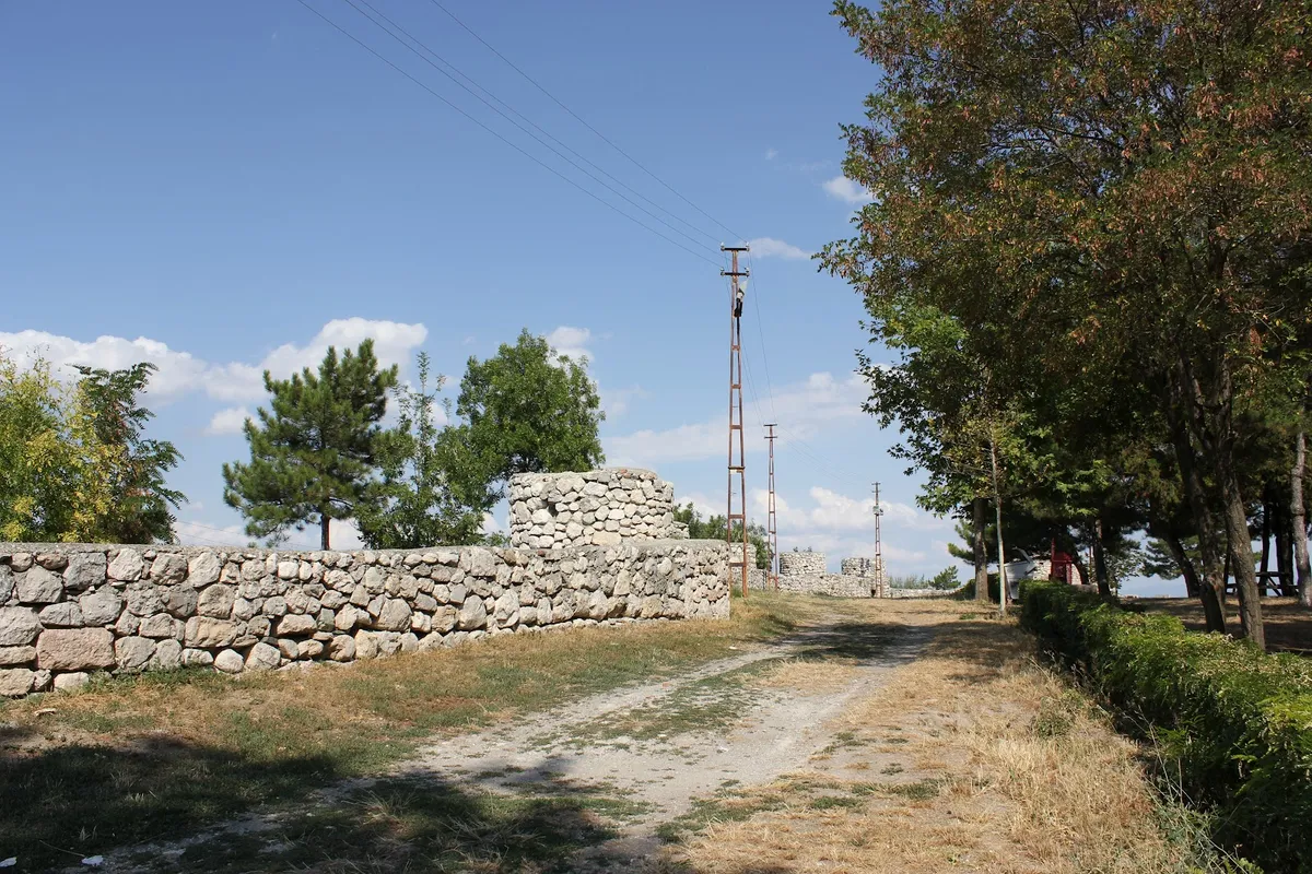 Tarihi Zile Kalesi ve Veni Vidi Vici Anıtı