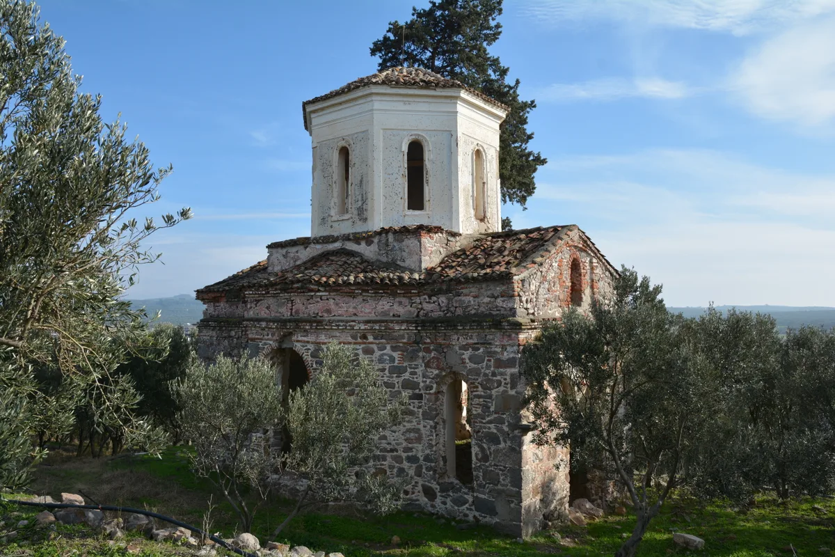 Tımarhane Adası ve Agia Paraskevi Kayalıkları