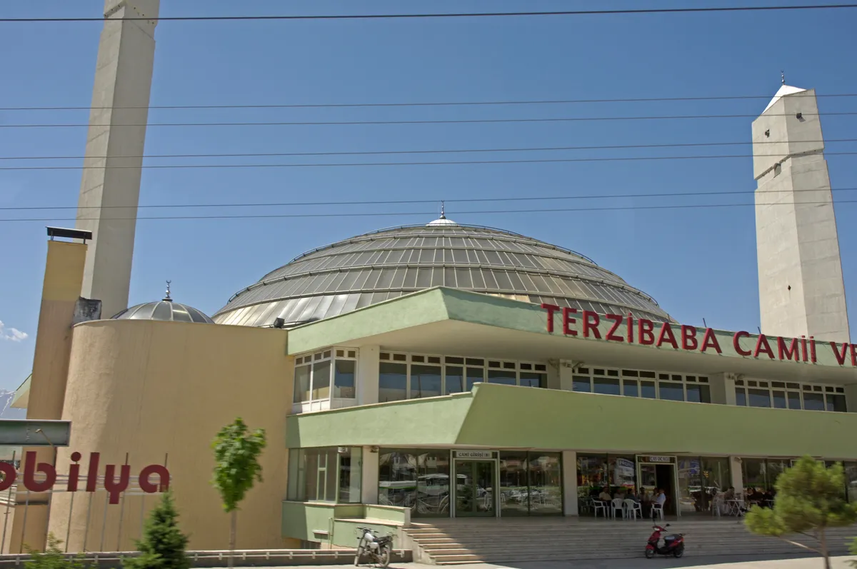 UNESCO Adayı Tarihi Mama Hatun Kümbeti, Kervansarayı ve Külliyesi Rotası