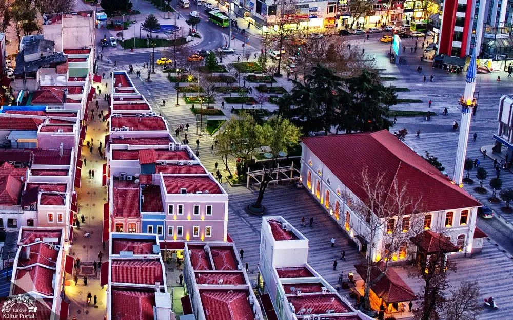 Tarihi Uzun Çarşı ve Aynalıkavak Arastası