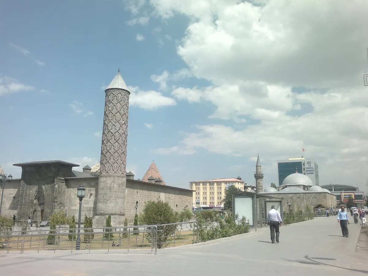 Şenkaya'nın 2026 Tescilli Coğrafi İşaretleri ve Yöresel Lezzet Mirası Rehberi (Erzurum Gezi Rehberi)