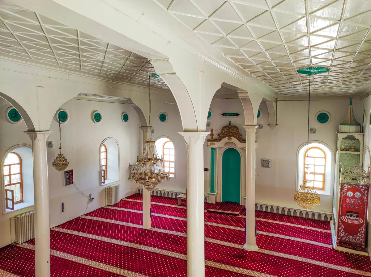 Yalıhüyük Tarihi Merkez Camii ve Meydan Pınarı