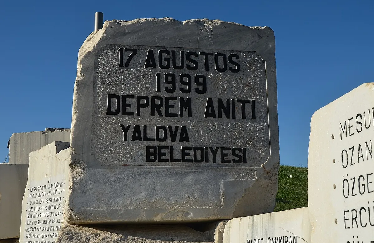 Yalova 17 Ağustos Deprem Anıtı ve Parkı - Yalova Merkez