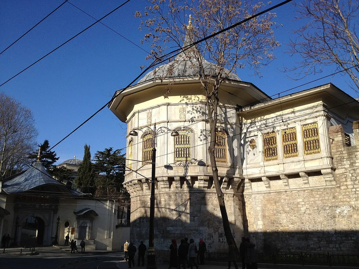 Yedi Güzel Adam Edebiyat Müzesi (Tarihi Maraş Lisesi)