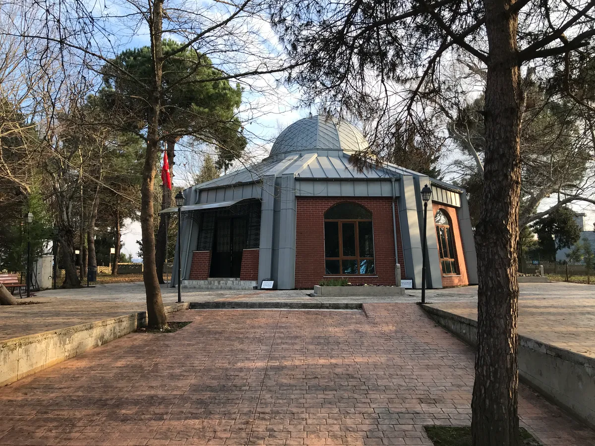 Yunus Emre Türbesi ve Ziyaret Tepesi
