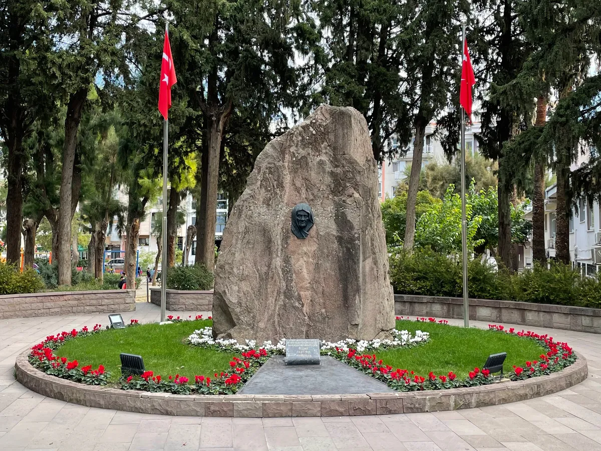 Zübeyde Hanım Anıt Mezarı ve Parkı
